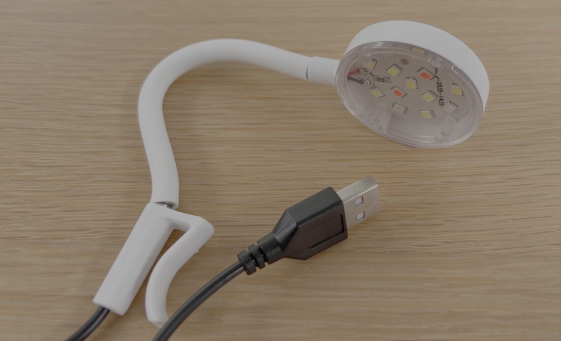 3W clip on USB grow light with 14 LEDs white with black cable